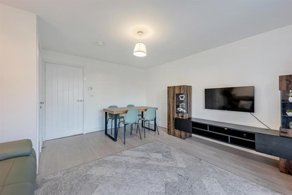 54 Stratford Drive lounge 3.jpg