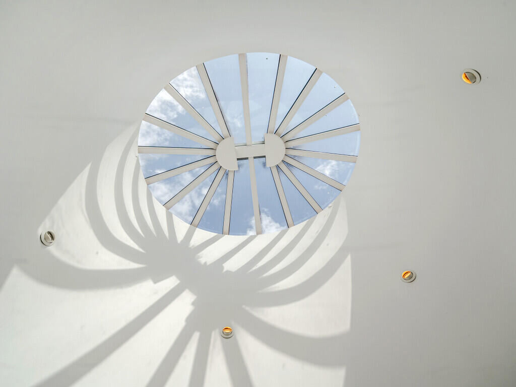 1334740-12-6895fb...