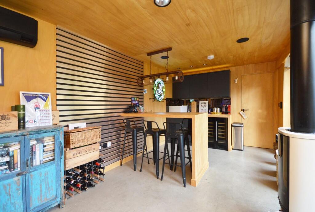 Cinema/Study &amp;  Bar Area