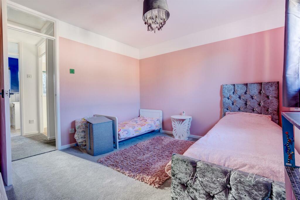 Kennington Close, Thornhill, HernCrabtree (11).jpg