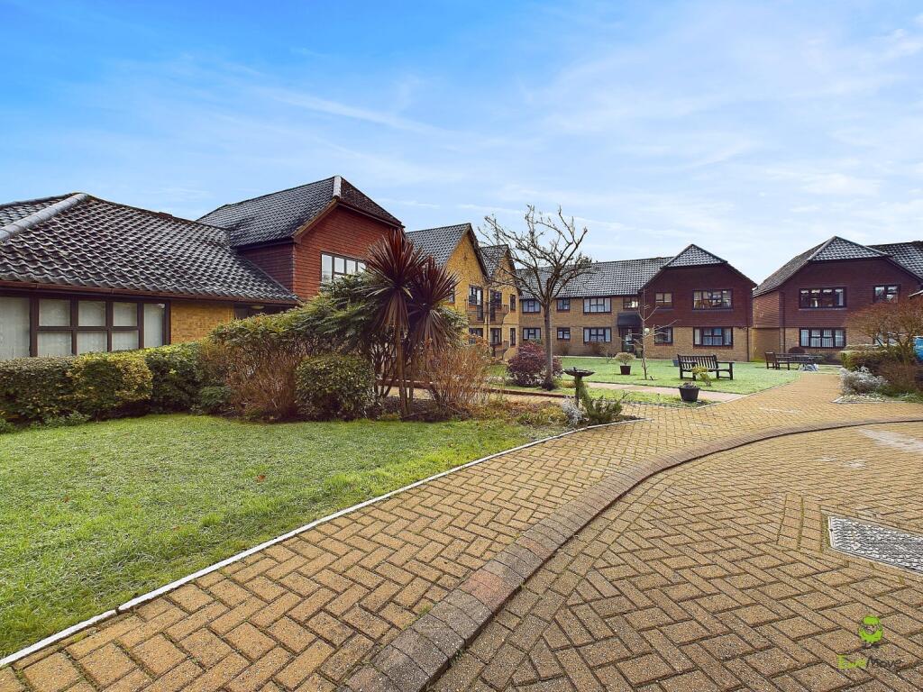 CAM03418G0-PR0170-STILL007