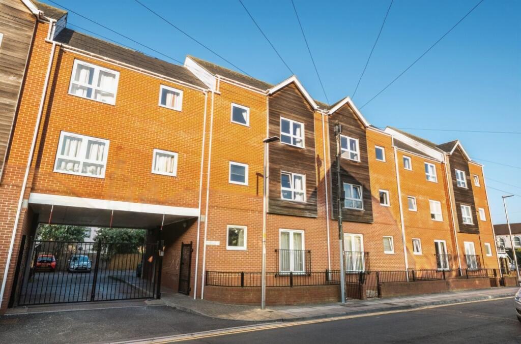 1336348-1-6893352121566