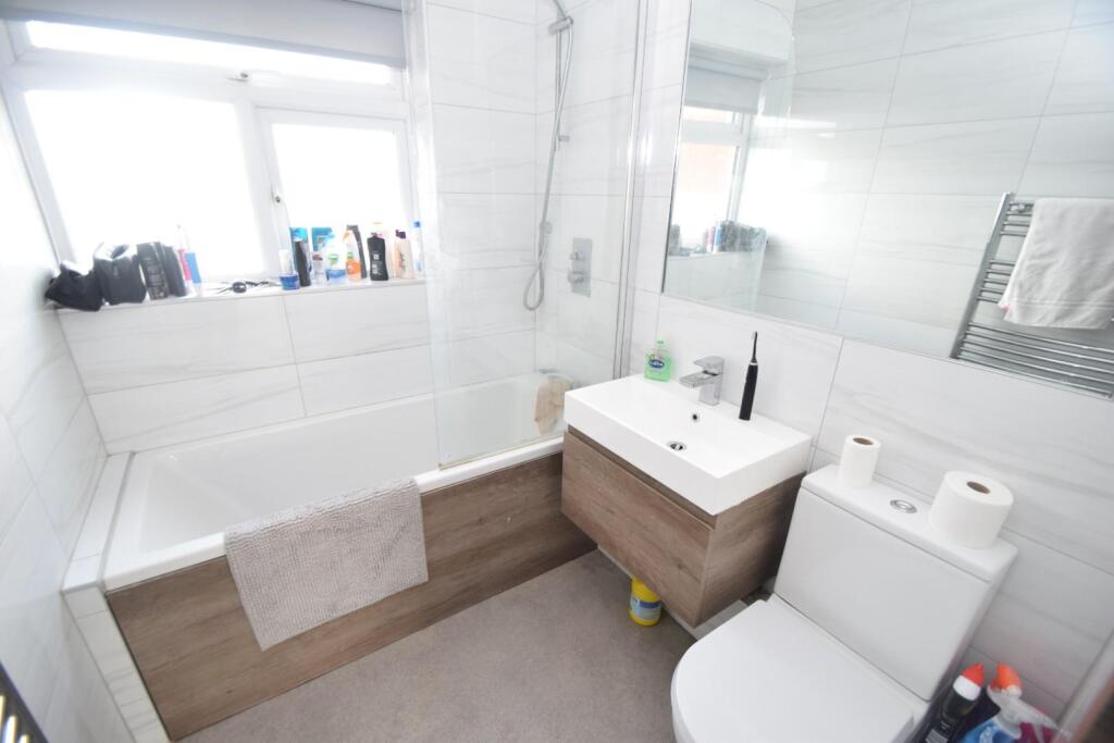 27 Arlington House bathroom.JPG