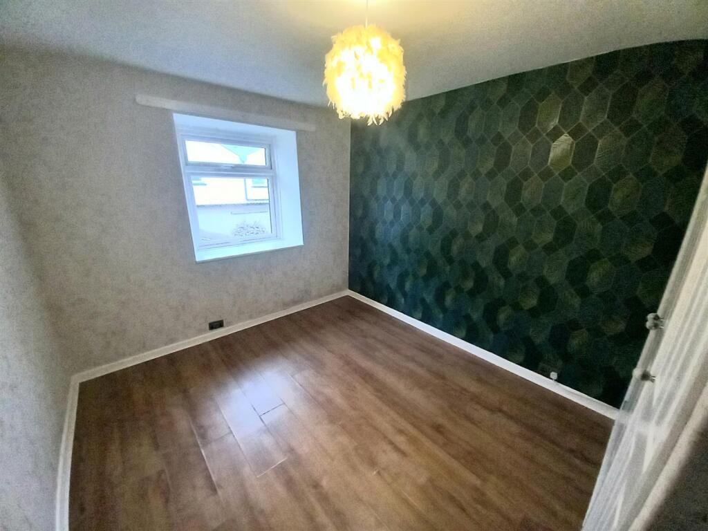 5 Calf Street Bed 4.jpg