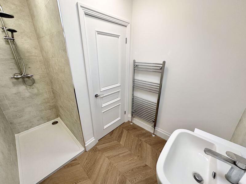 Flat 3 shower room photo 1