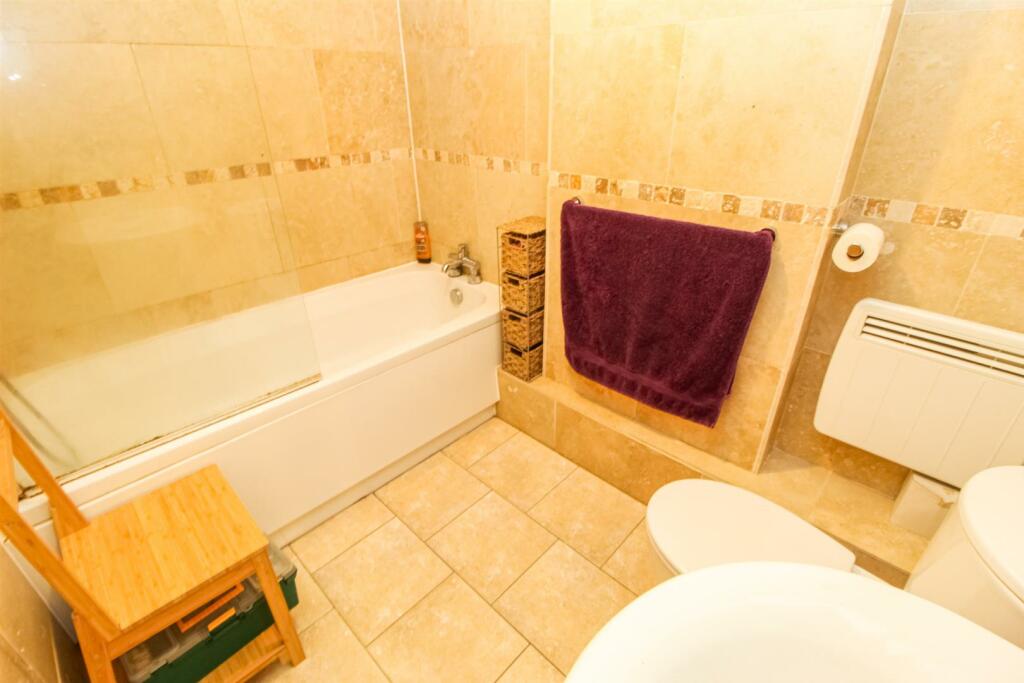 BATHROOM/W.C.