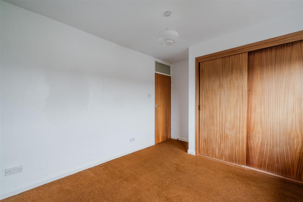 Bedroom 1-2.jpg