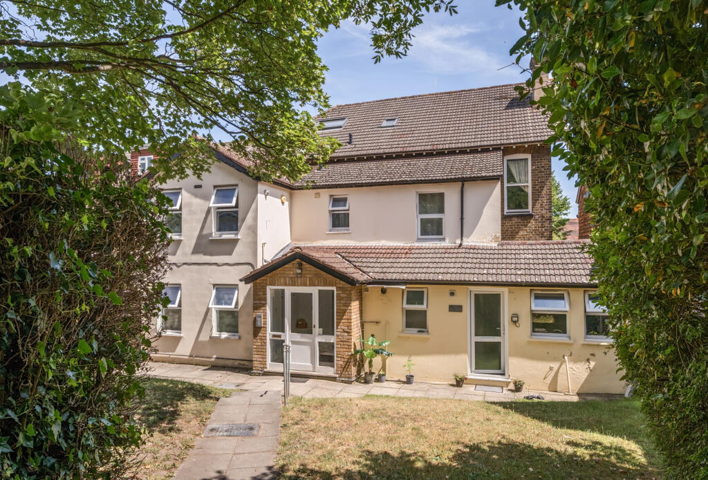 1313593-3-685e9c1...