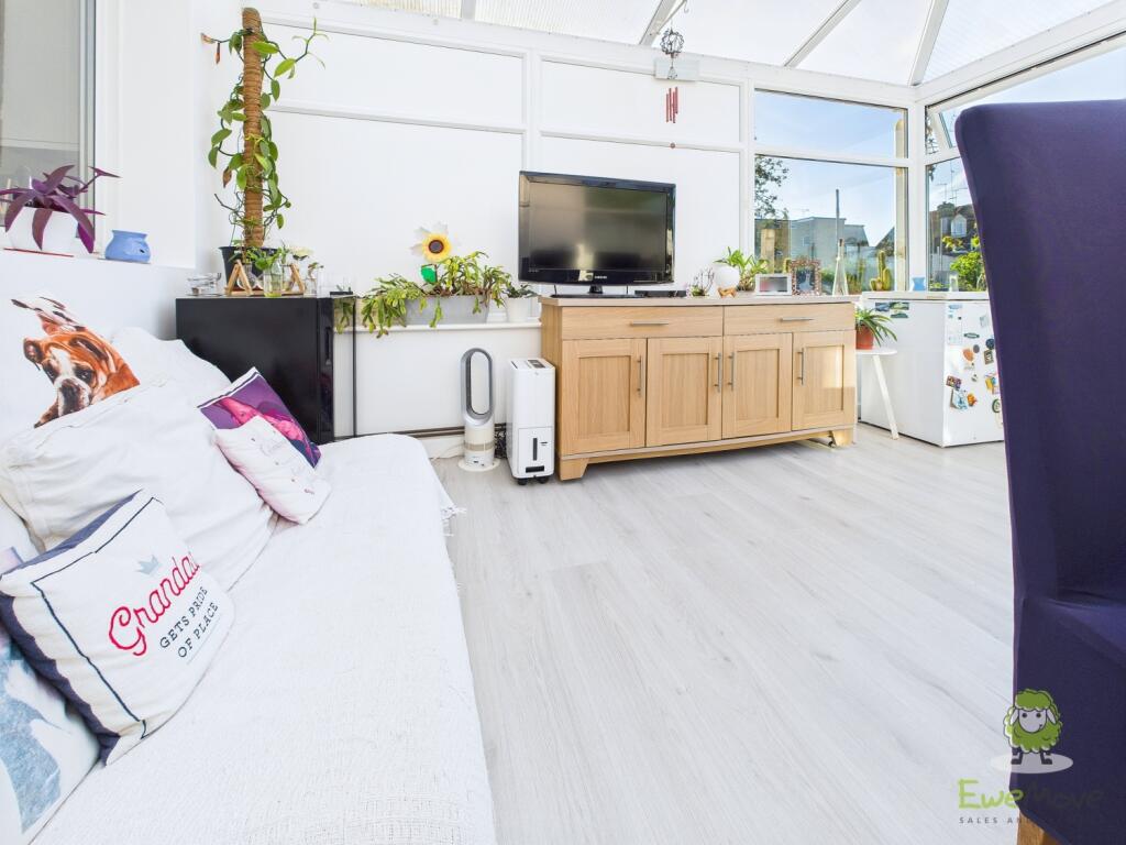 CAM01543G0-PR0139-STILL035