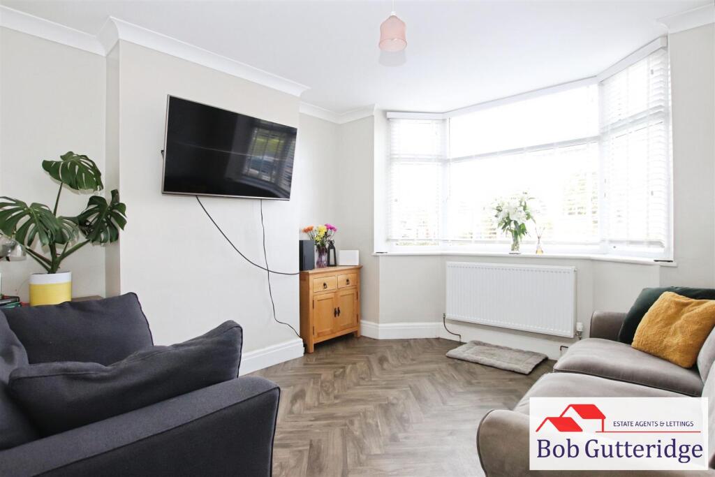 BAY FRONTED LOUNGE