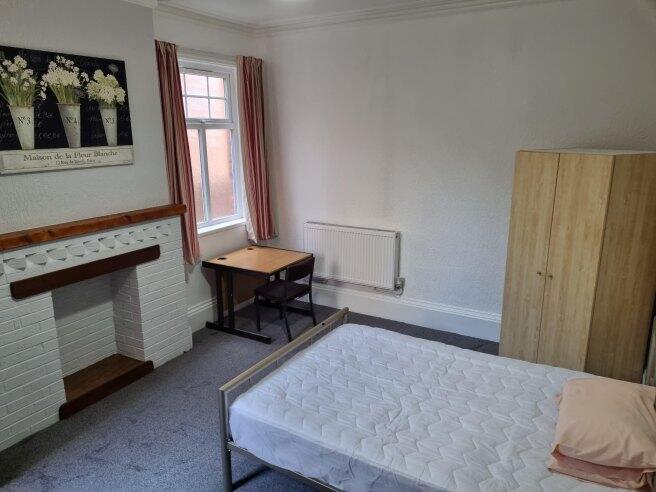 park-road-east-wv1-4px-929045