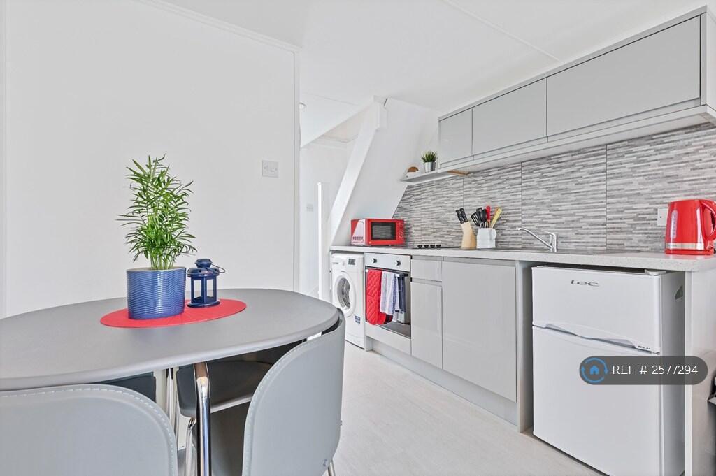 Dining Area To Kitchenette 