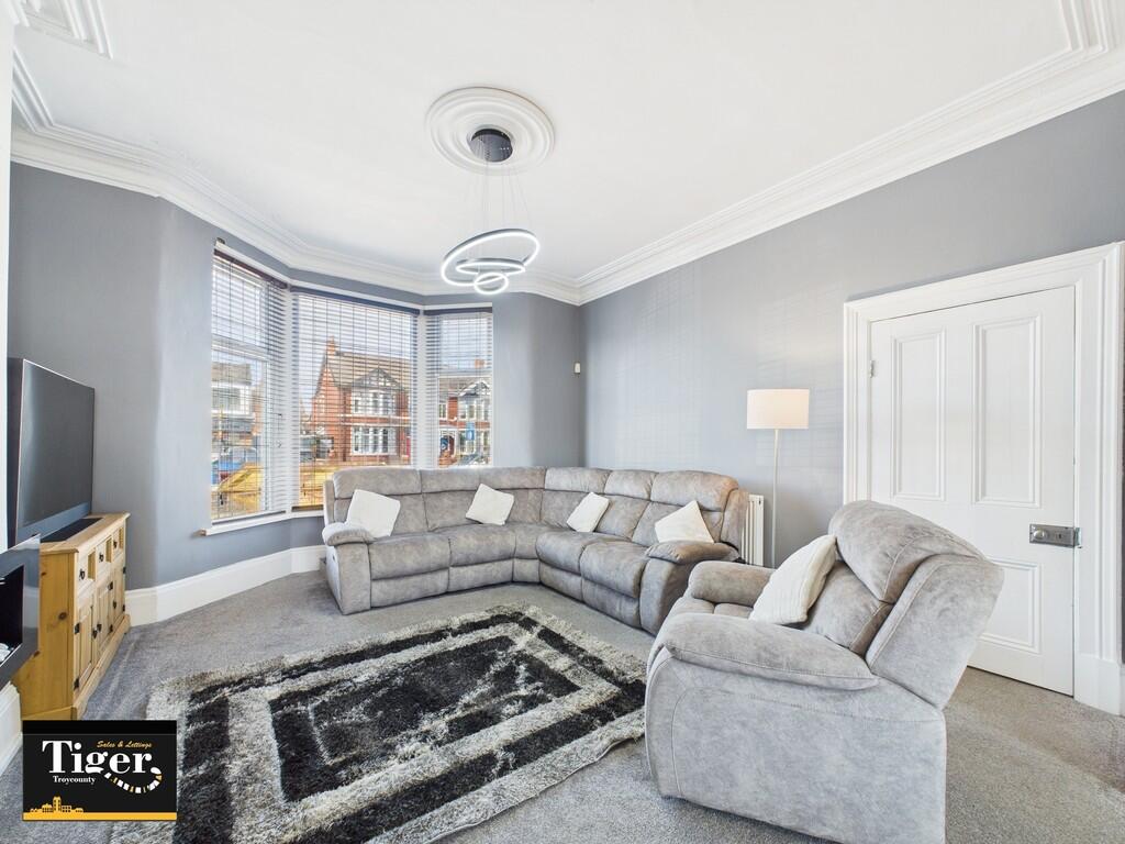 CAM02176G0-PR0541...