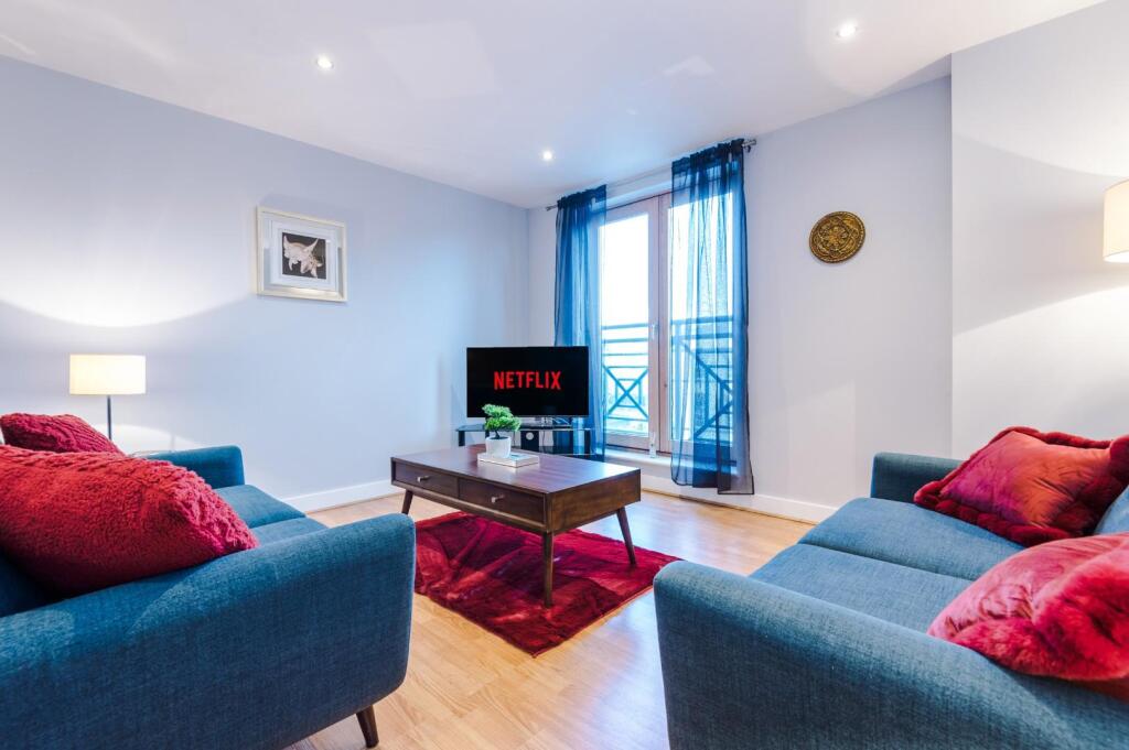 LIVING/DINING AREA