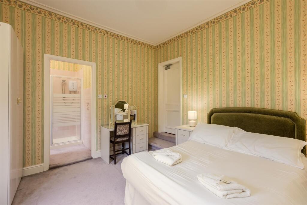 Highcliffe Manor Bedroom 4-2.jpg