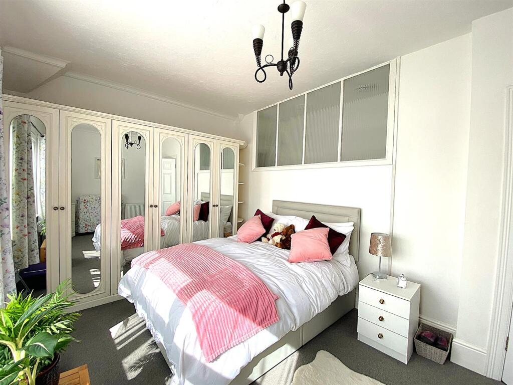 3 Trevenna - Bedroom.jpg