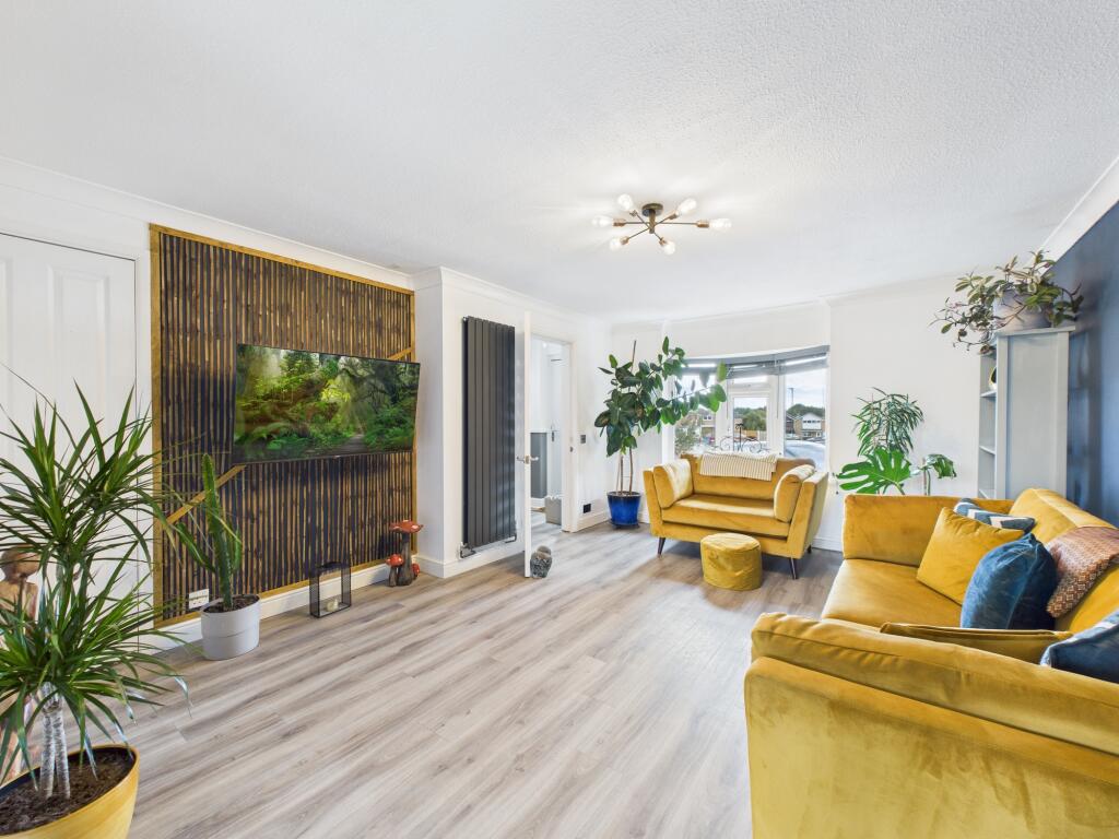 CAM04825G0-PR0180-STILL005