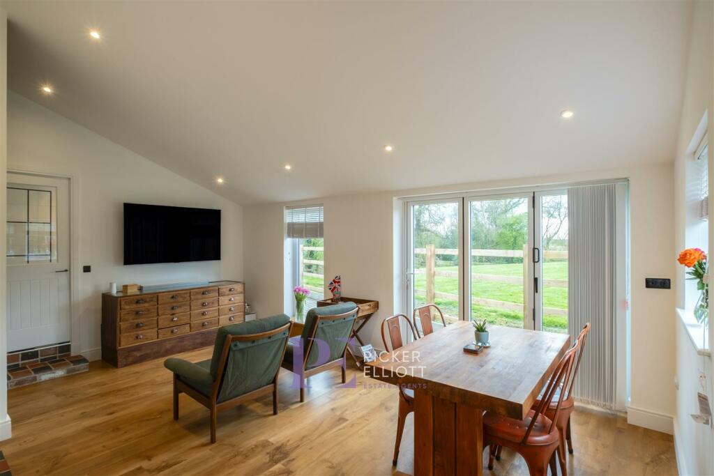 Living Kitchen/Dining Room