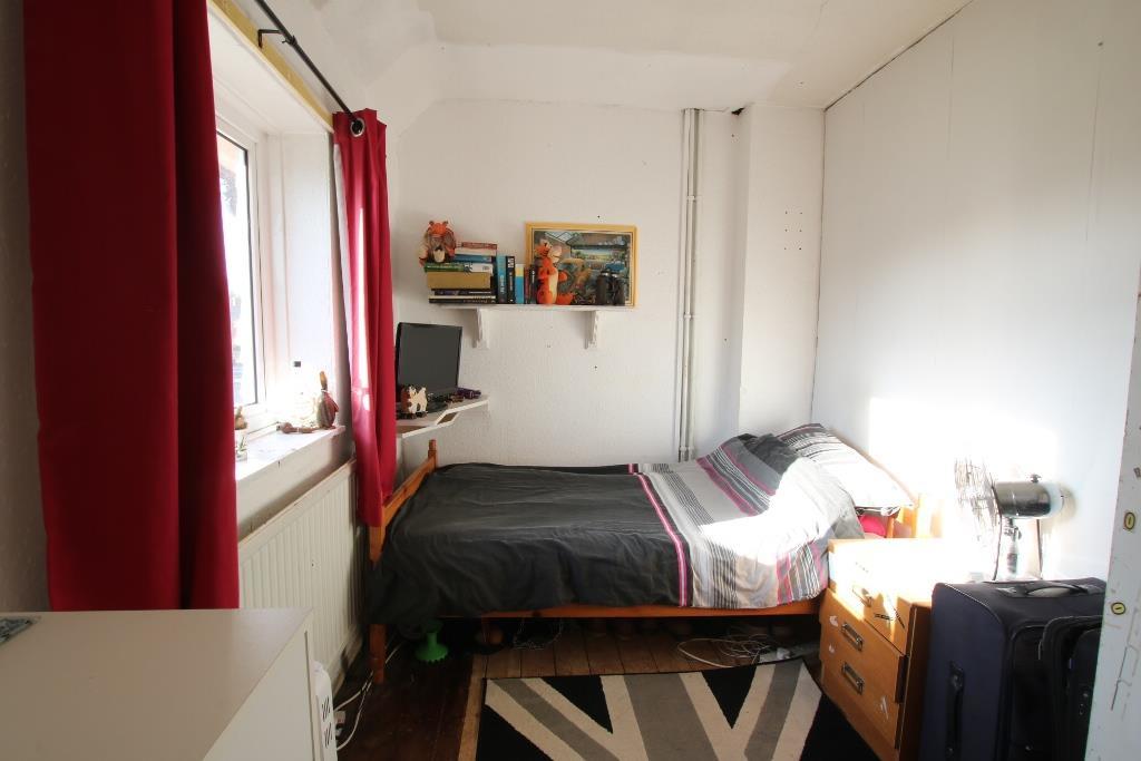 BED 2.JPG