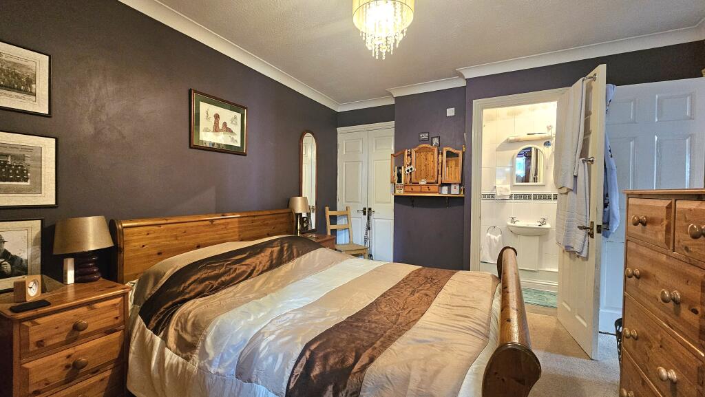 Bedroom &amp; Ensuite