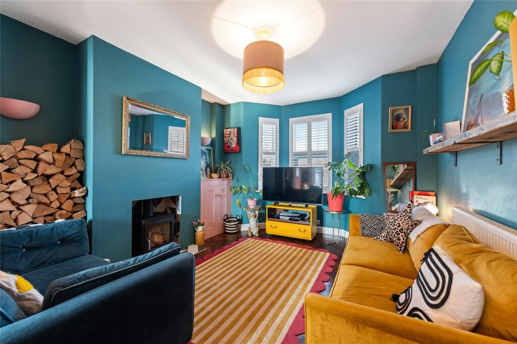 Sitting Room To Fron