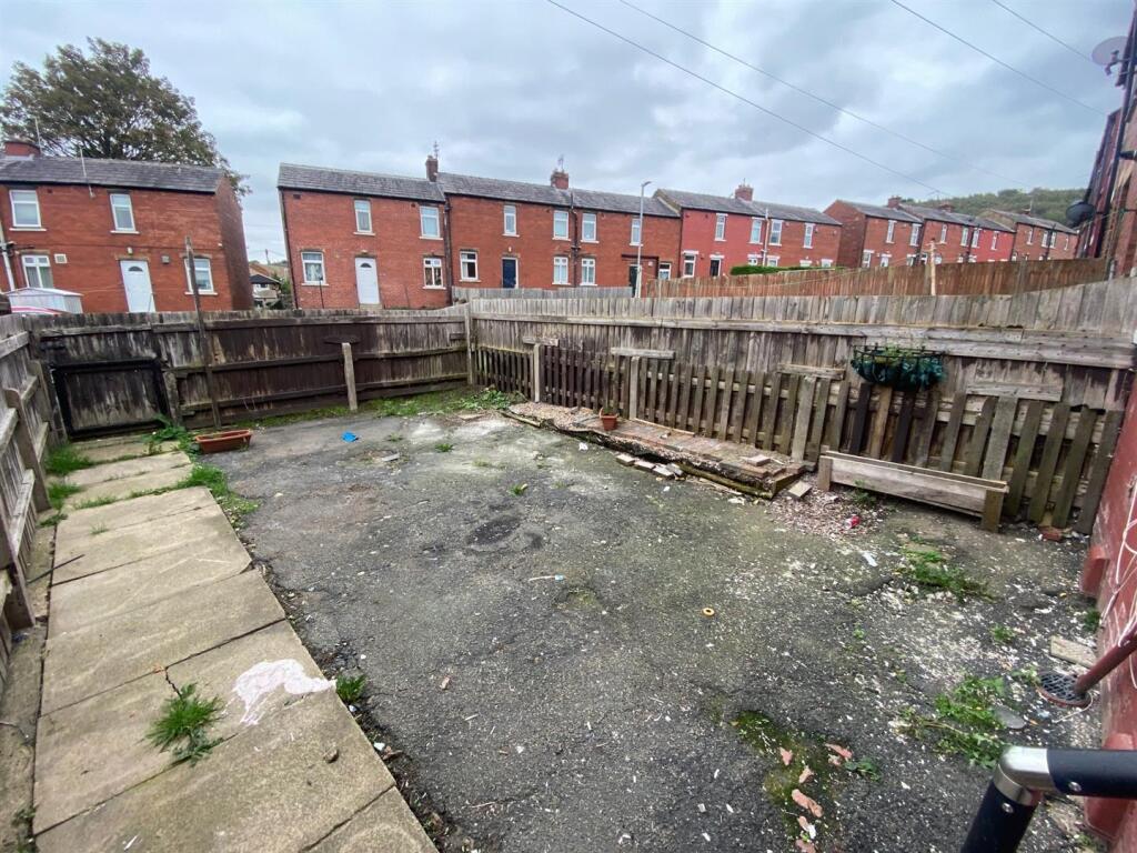 REAR GARDEN.jpg