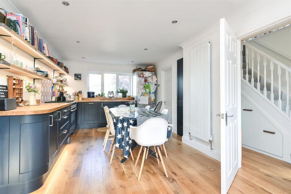 KITCHEN / DINING ROO