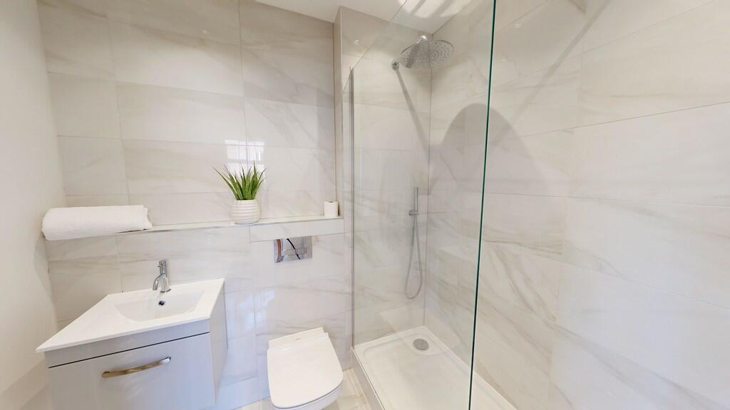 Unit 5 Bathroom4