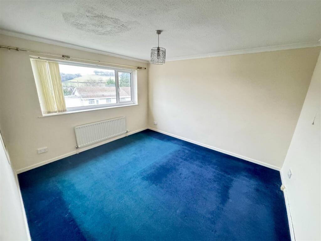 FRONT BEDROOM 1
