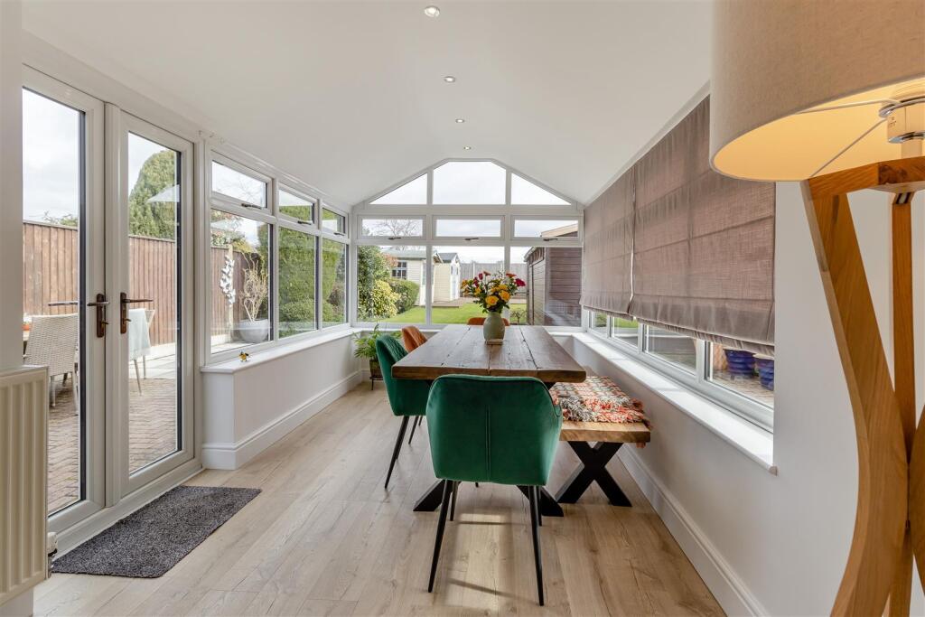 8640908-interior08.jpg