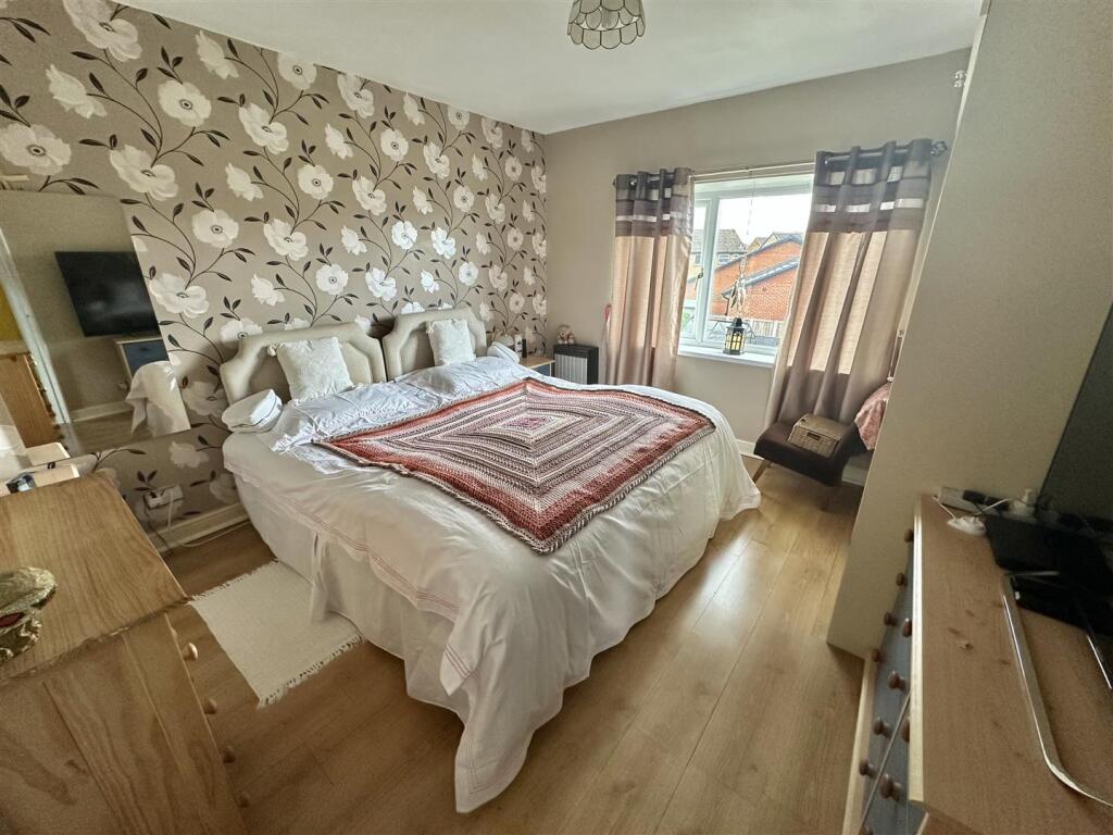 Bramleys Estate Agents - Curwen Cresent - Heckmond