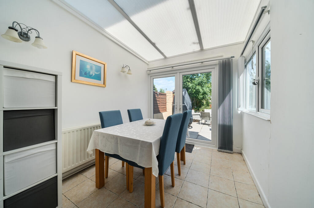 1300993-19-683733...