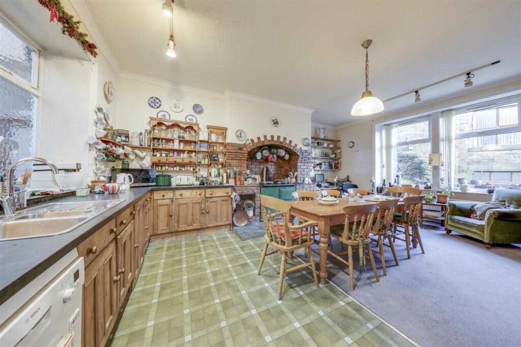 Kitchen / Breakfast Room