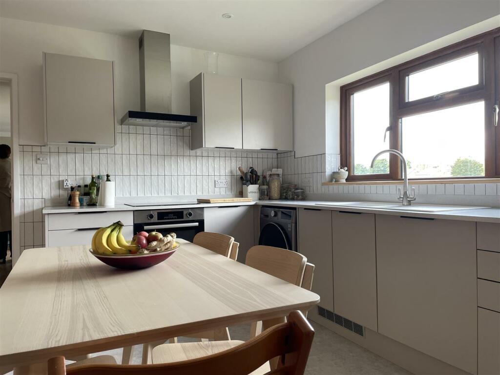 Kitchen 3.jpg