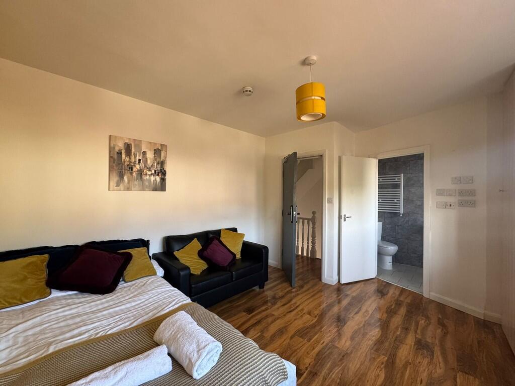 ROOM - Fernbank A...