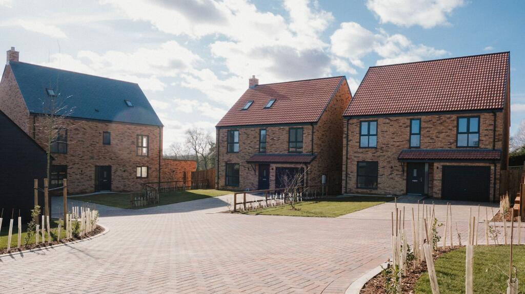 The Redburn (Middle) | Northern Courtyard