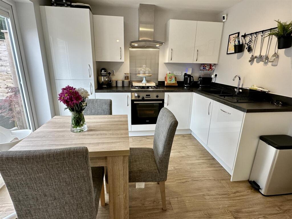 dining/kitchen