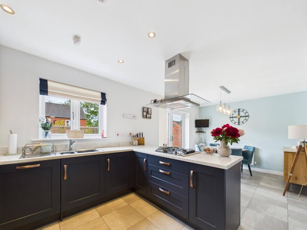 Kitchen/Dining Area