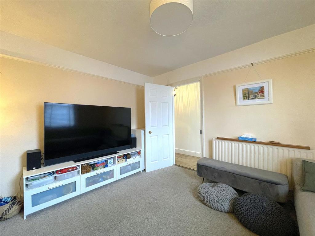 Living Room (3).jpeg