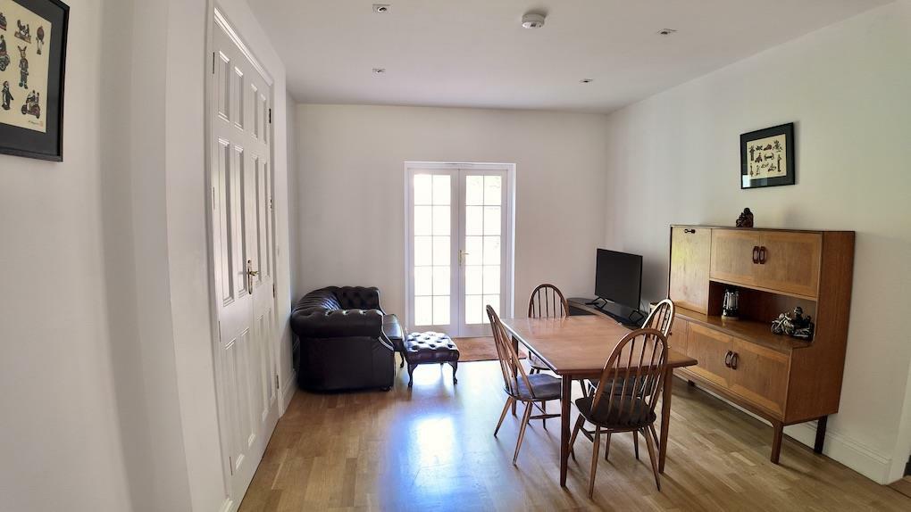 Annexe dining room
