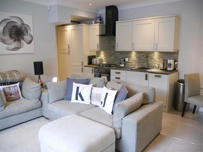 58 moorlands road  (