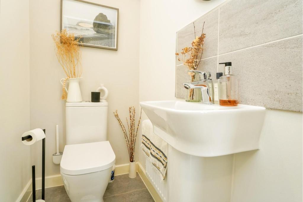 Downstairs Cloakroom