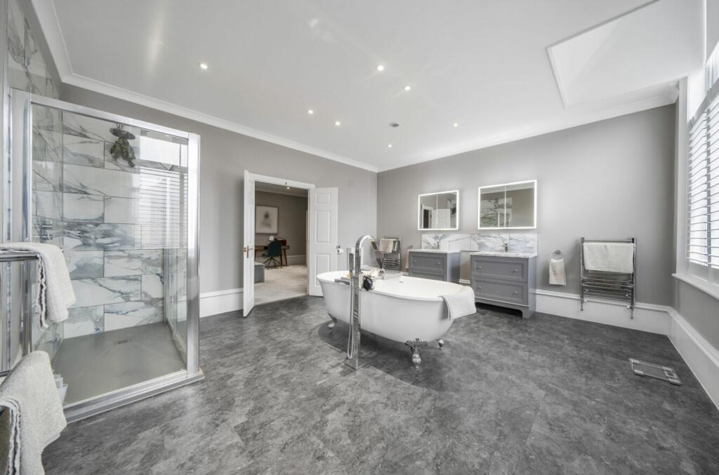 En-Suite One (1)