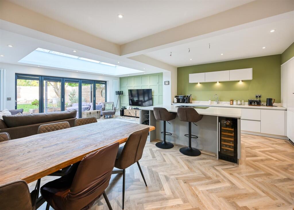 16 Knights Avenue-18.jpg