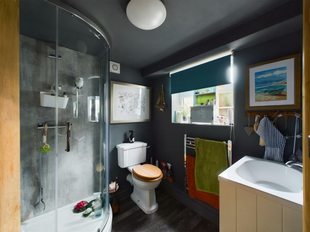 SHOWER ROOM