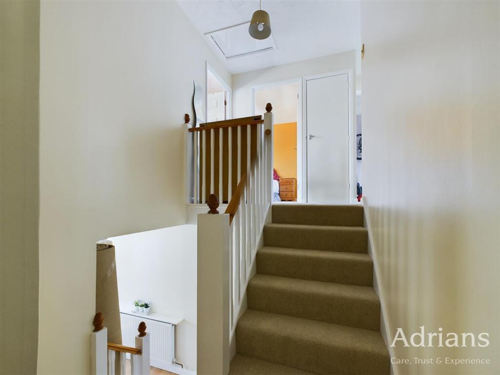 FIRST FLOOR LANDING