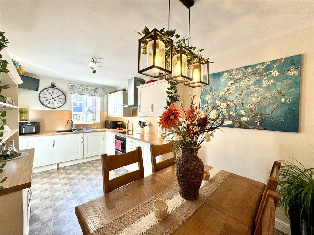 KITCHEN/DINER