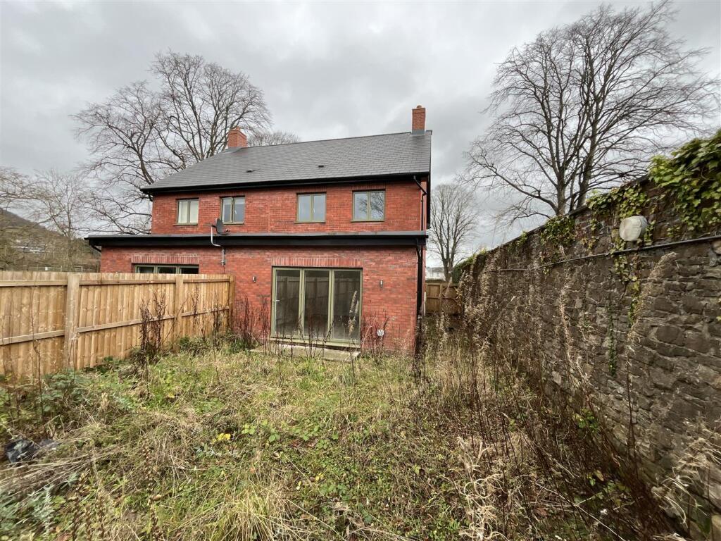 1 and 3, Mulberry Close Abergavenny, NP7 5ES | Fre