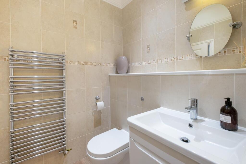 53 Cobb Close-21.JPG