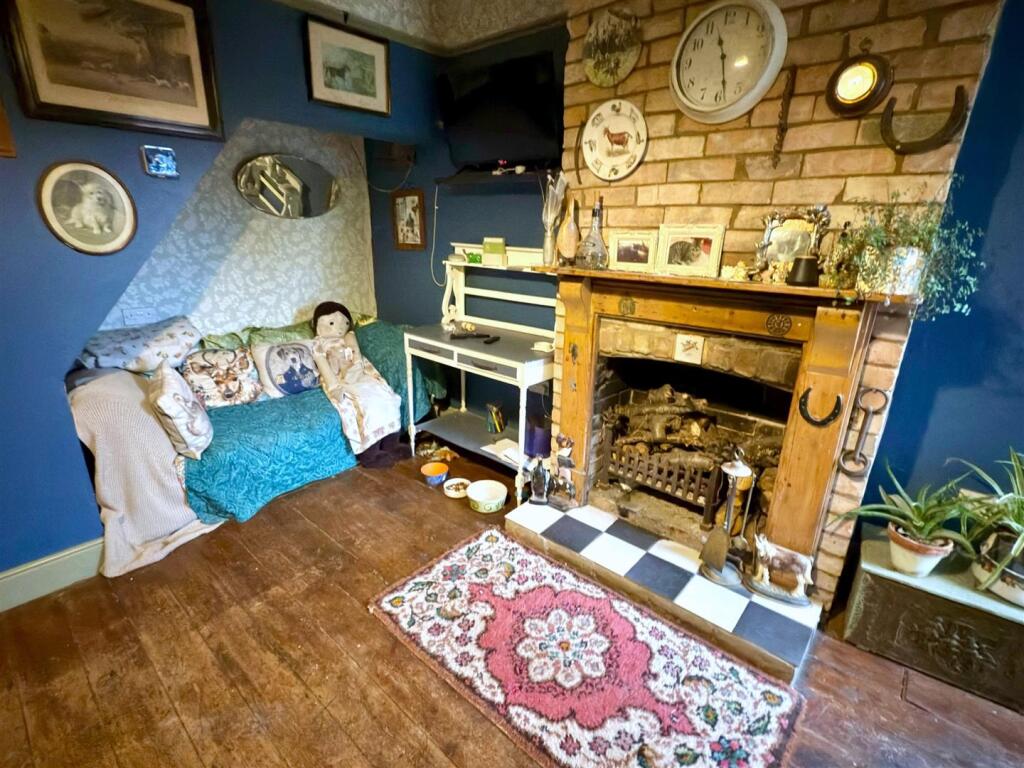 DINING AREA FPLACE.jpg